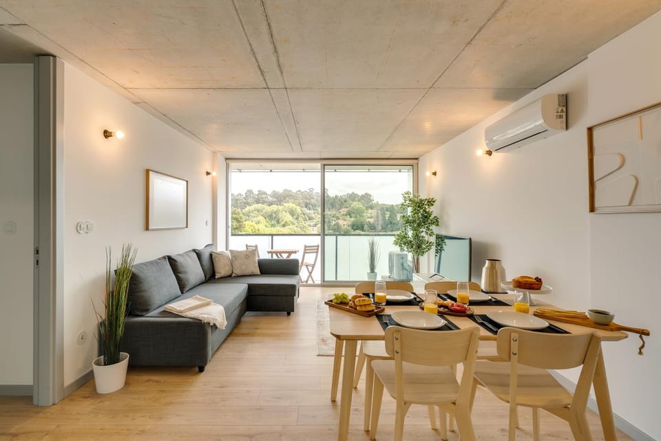 View (from property/room), Balcony/Terrace, Living room, Seating area, Dining area, air conditioner
