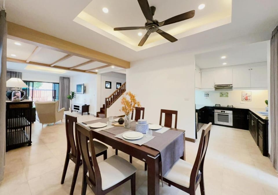 3 Bedroom Renovated Villa 3 minutes to the beach Villa in Phuket