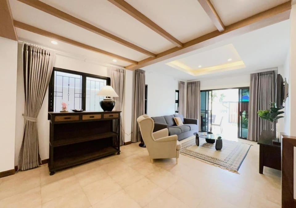 3 Bedroom Renovated Villa 3 minutes to the beach Villa in Phuket