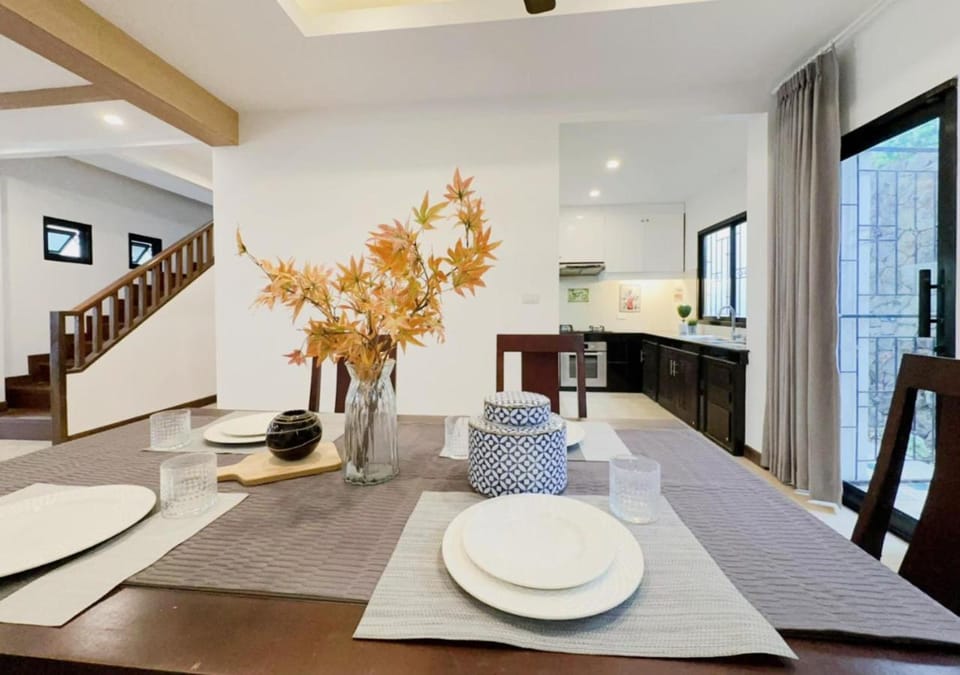 3 Bedroom Renovated Villa 3 minutes to the beach Villa in Phuket