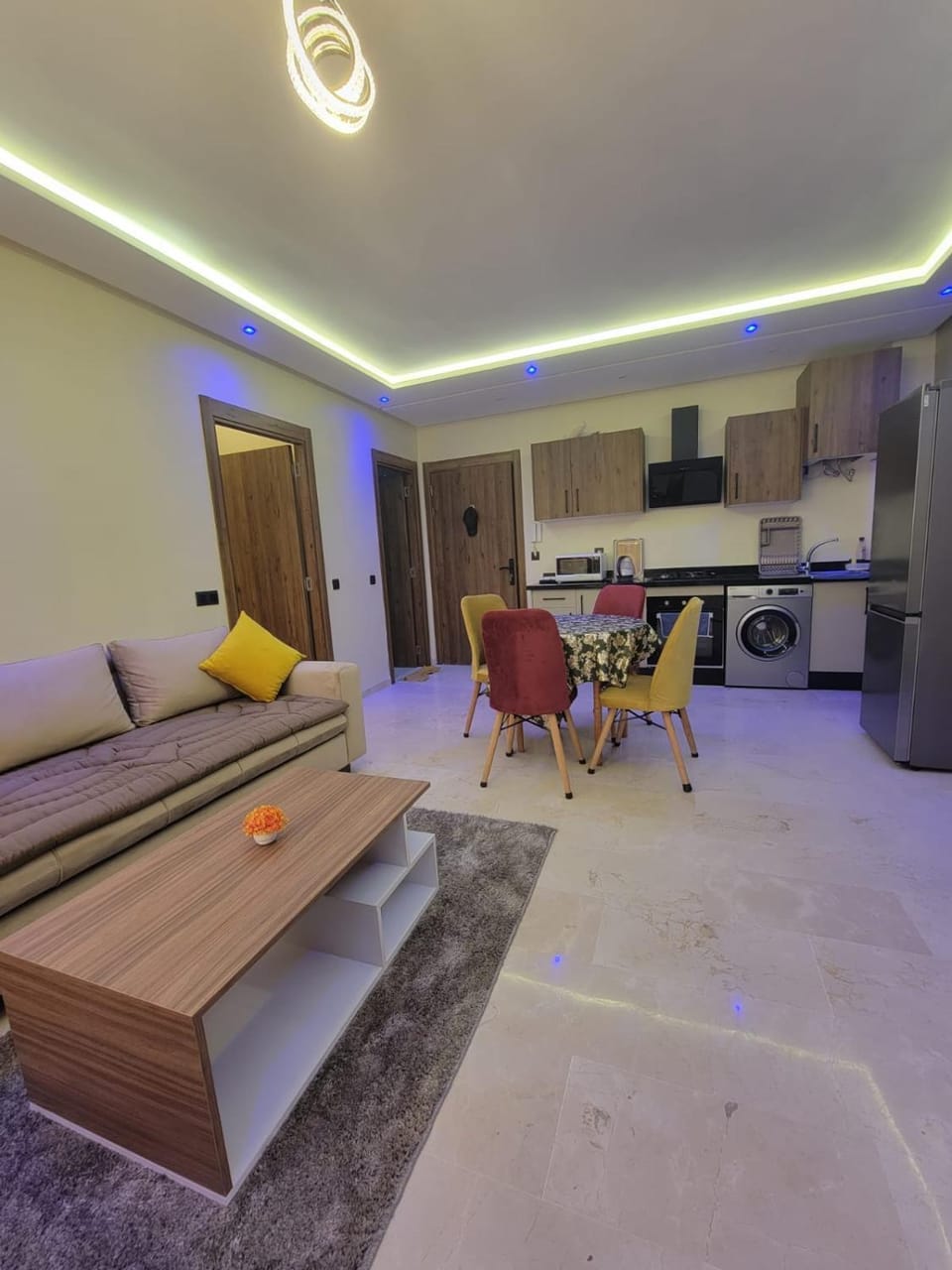 Dining area, oven, stove, washing machine