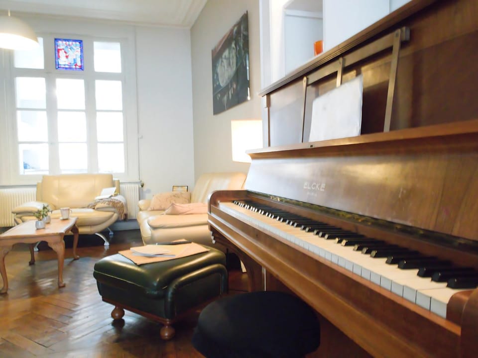 Living room, Seating area