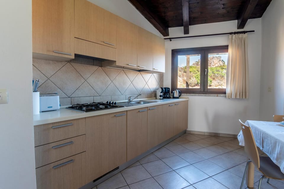 Kitchen or kitchenette, Dining area, pet friendly, stove