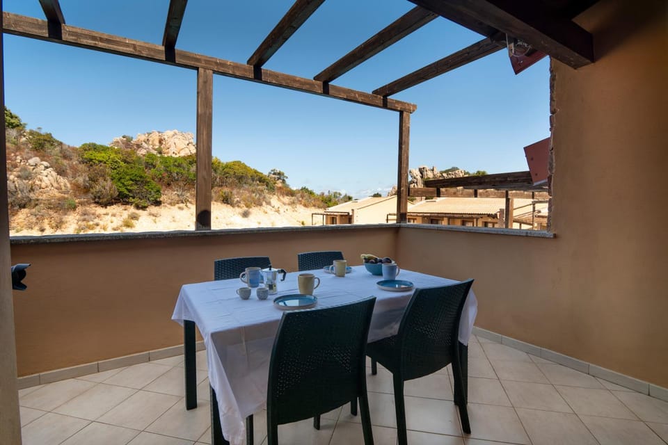 Natural landscape, View (from property/room), Balcony/Terrace, Dining area