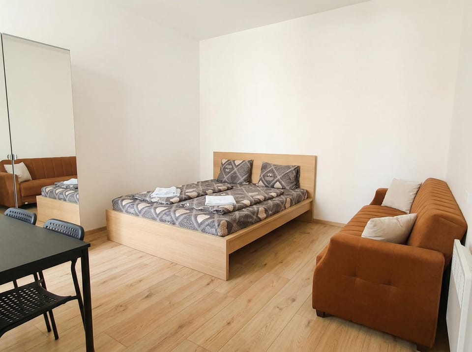 Bed, Seating area, Bedroom