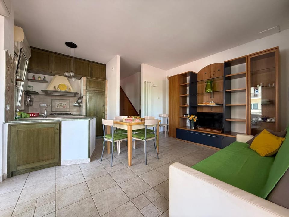Kitchen or kitchenette, Seating area, Dining area, pet friendly