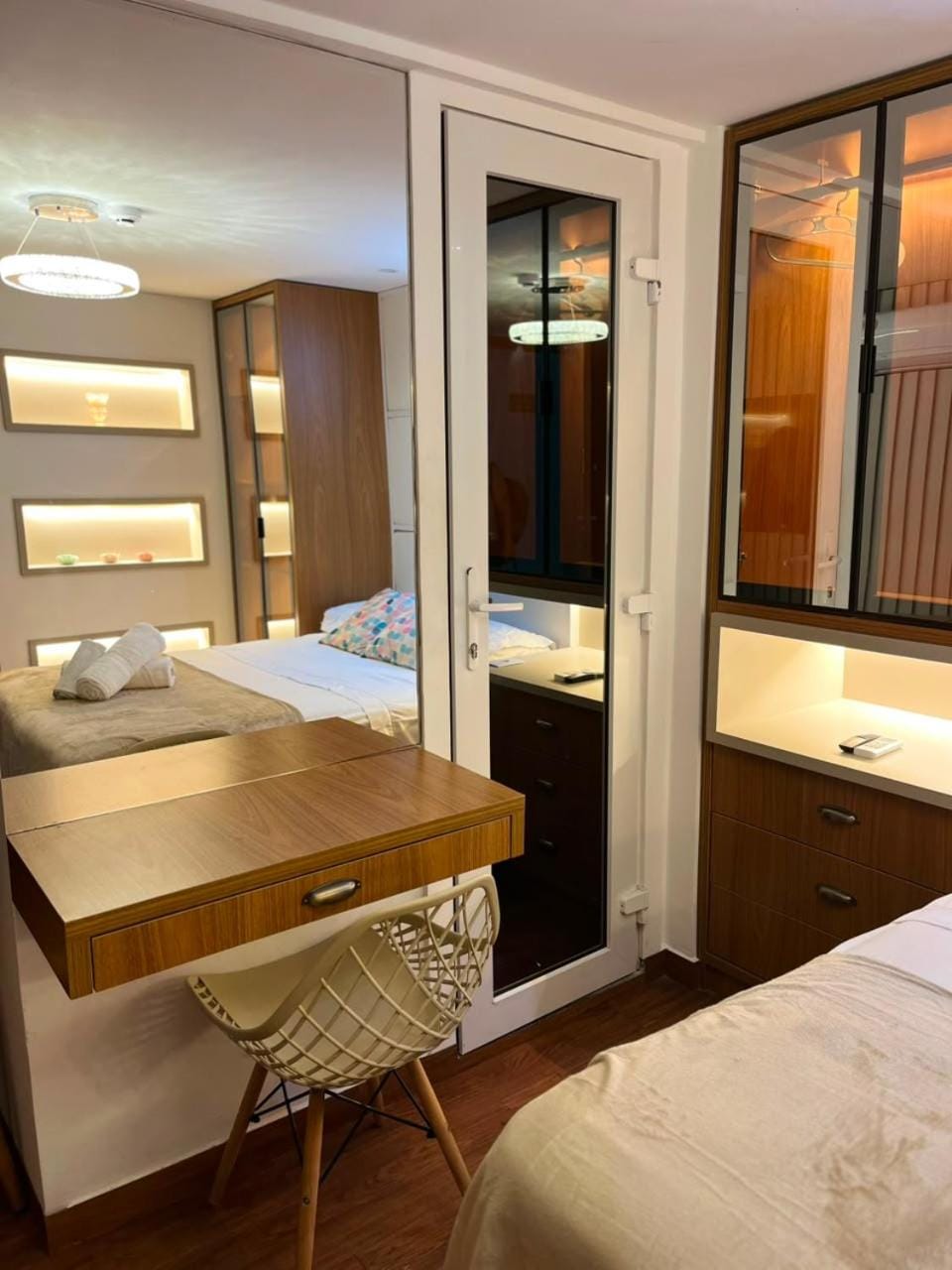 Bed, Bathroom, Bedroom, towels, wardrobe