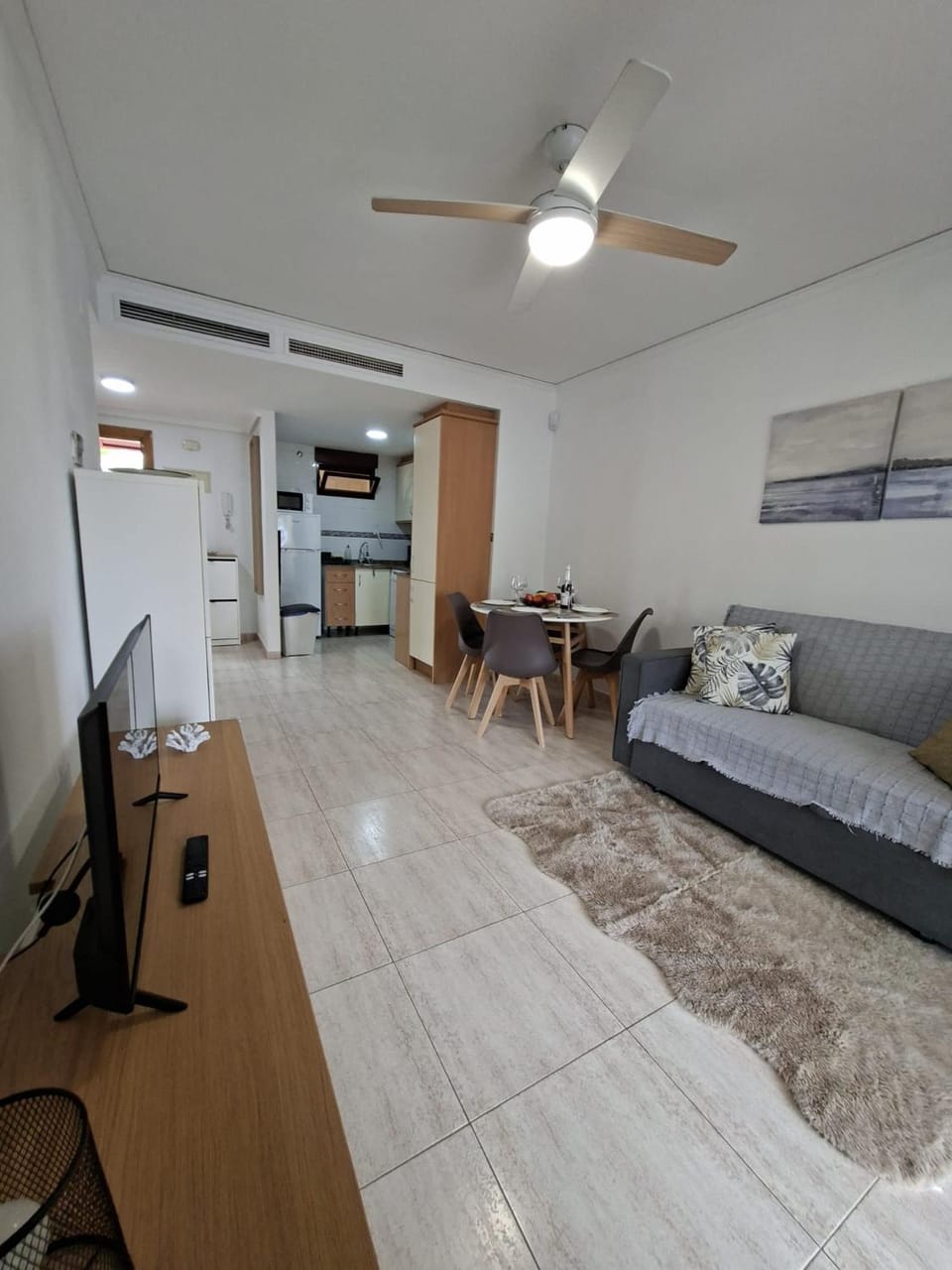 TV and multimedia, Kitchen or kitchenette, Living room, Dining area, air conditioner