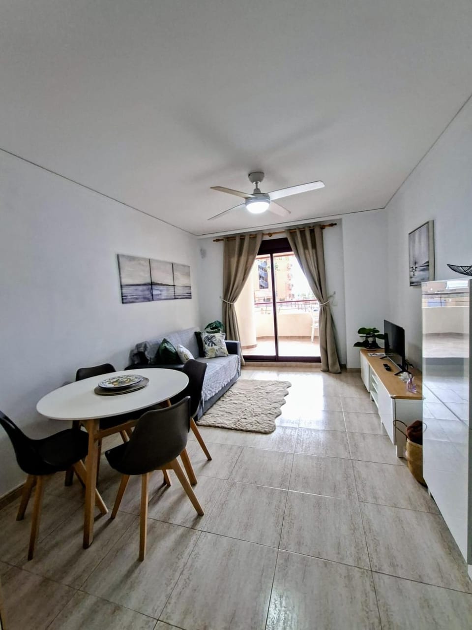 Communal lounge/ TV room, Living room, Dining area