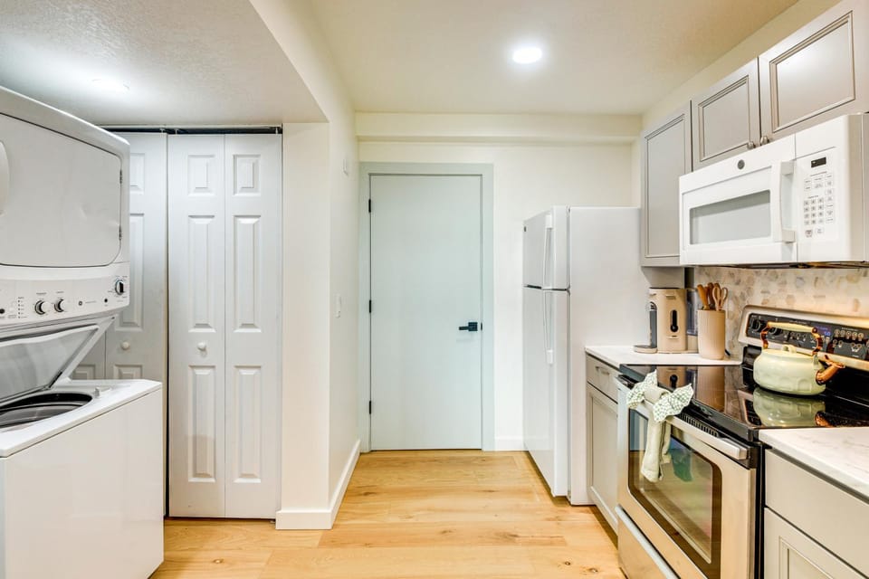 Steps to Shore: Studio w/ Patio in Flagler Beach Apartment in Flagler Beach