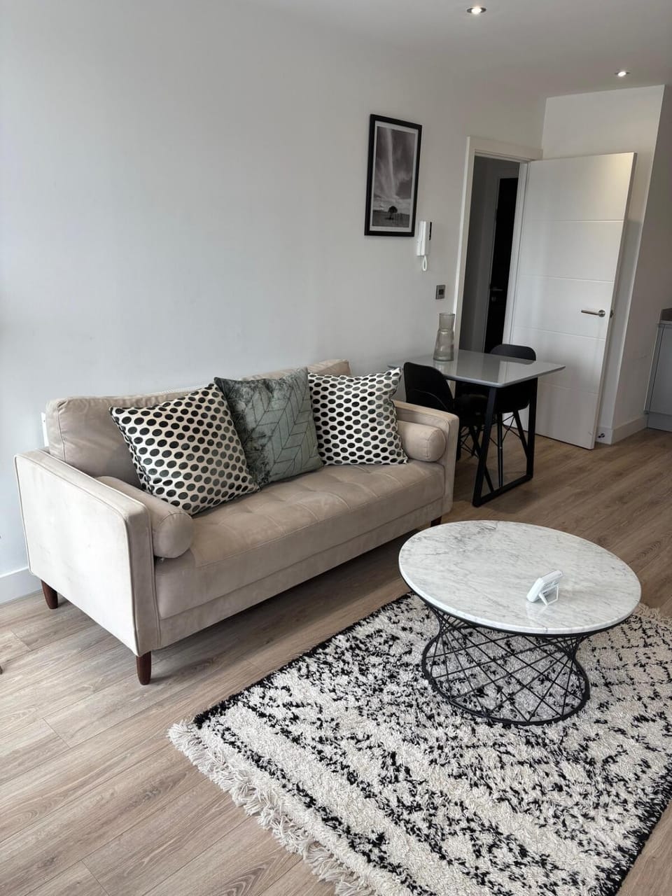 Modern 1 Bedroom Apartment, Solihull Apartment in Shirley