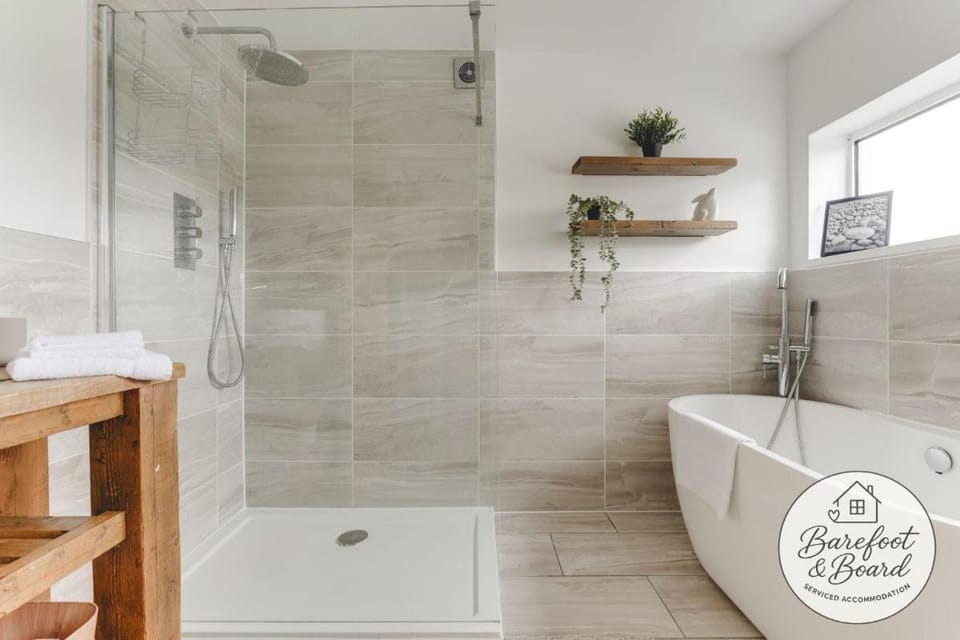 Shower, Toilet, Bathroom, Bath, towels