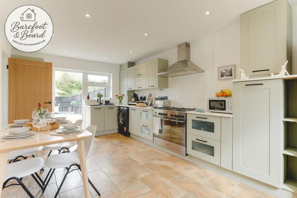 Kitchen or kitchenette, Food and drinks, Dining area, Food, dishwasher, oven, stove, toaster, washing machine