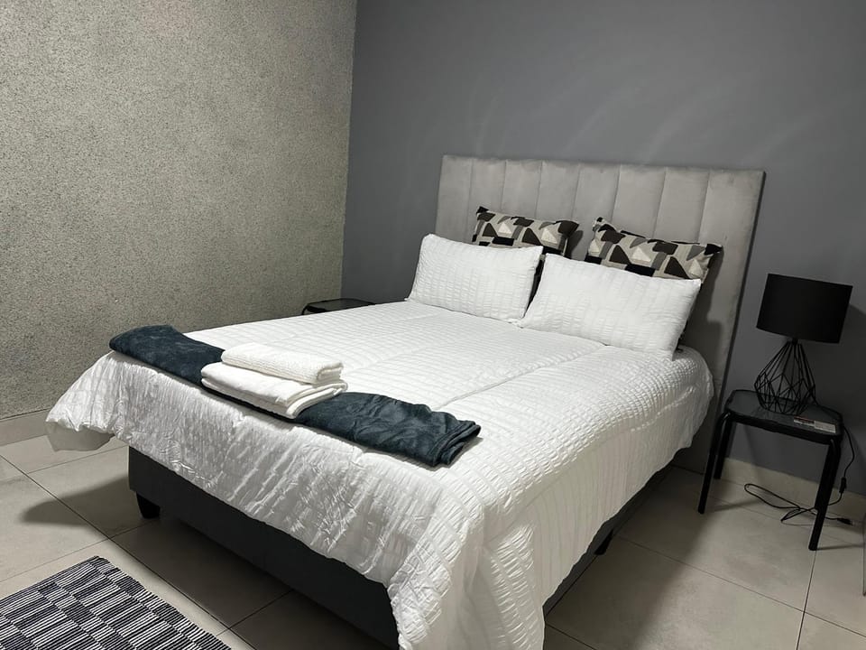 Bedroom, towels