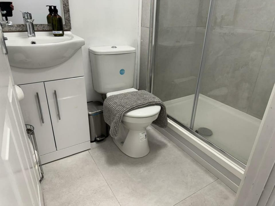 Delightful Self Contained Garden View Retreat House in Rotherham