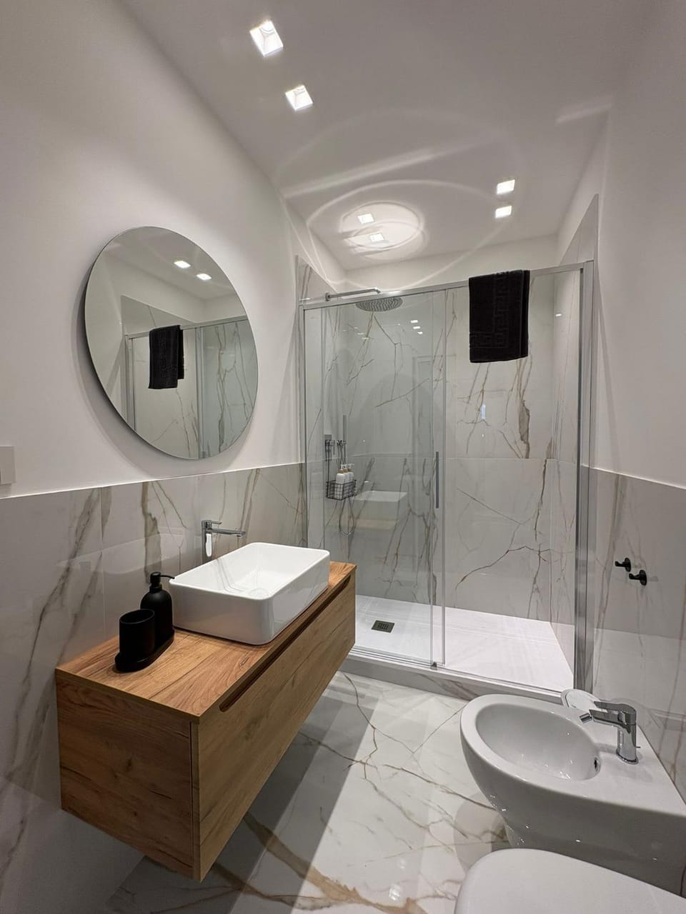 Shower, Toilet, Bathroom, towels