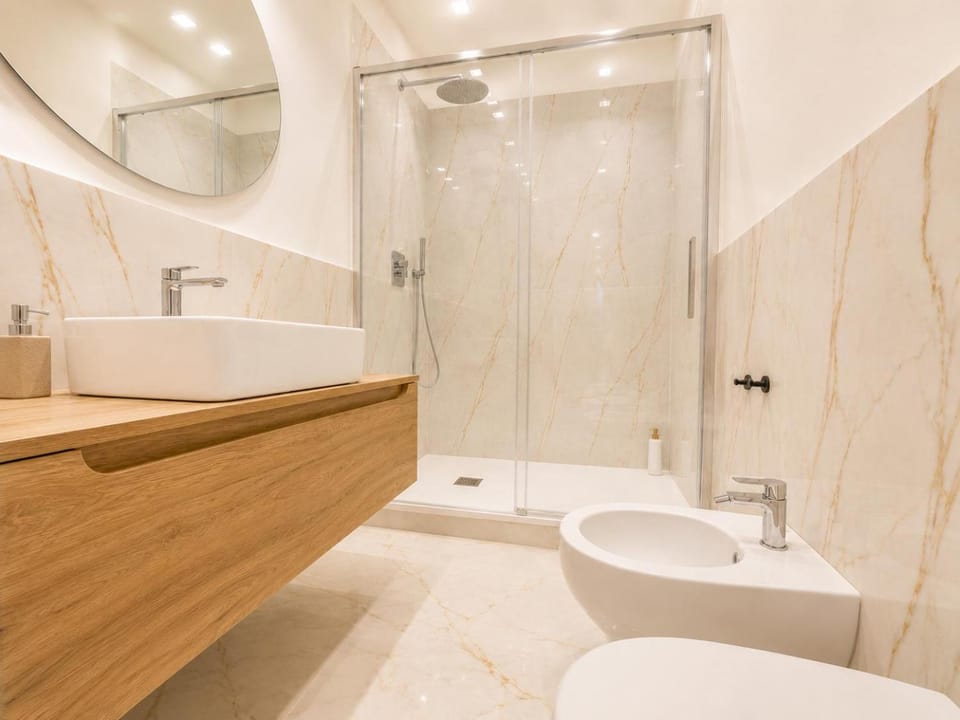 Shower, Toilet, Bathroom, bidet, towels