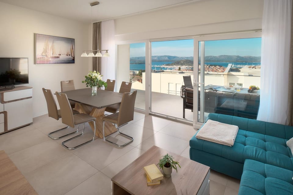 Natural landscape, TV and multimedia, View (from property/room), Balcony/Terrace, Kitchen or kitchenette, Living room, Seating area, Dining area