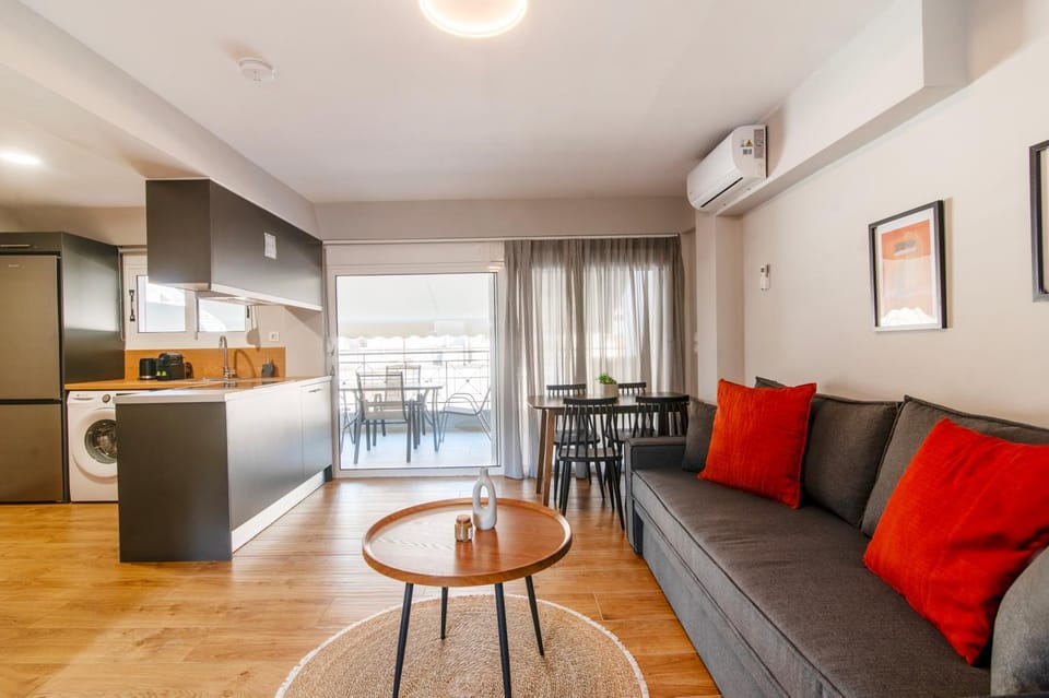 Kitchen or kitchenette, Living room, Seating area, Dining area