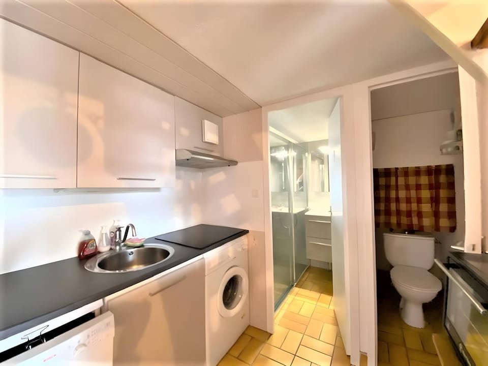Kitchen or kitchenette, Living room