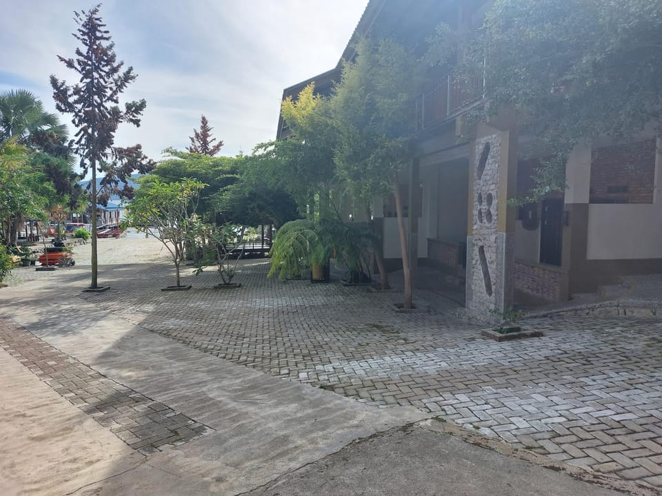 Neighbourhood, Garden