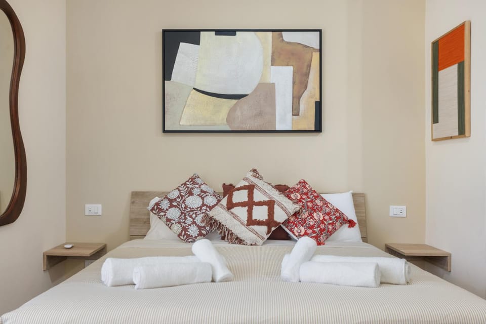 Bed, Bedroom, towels