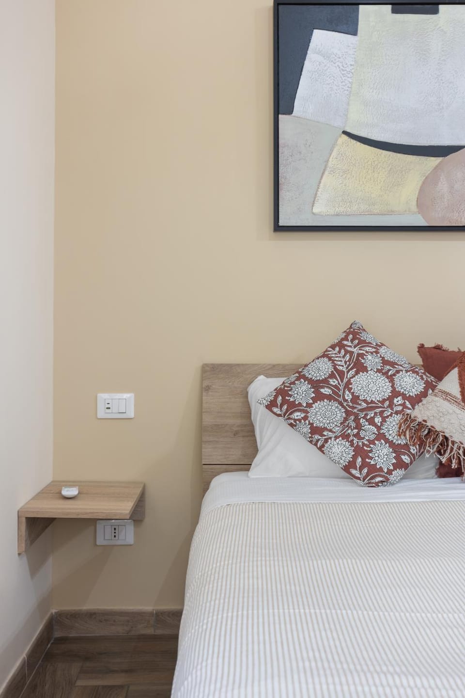 Bed, towels