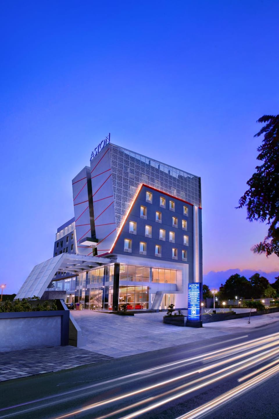 Facade/entrance, Bird's eye view