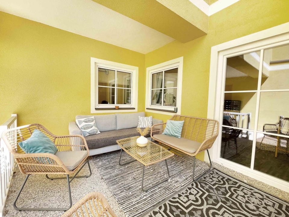 Patio, Balcony/Terrace, Seating area