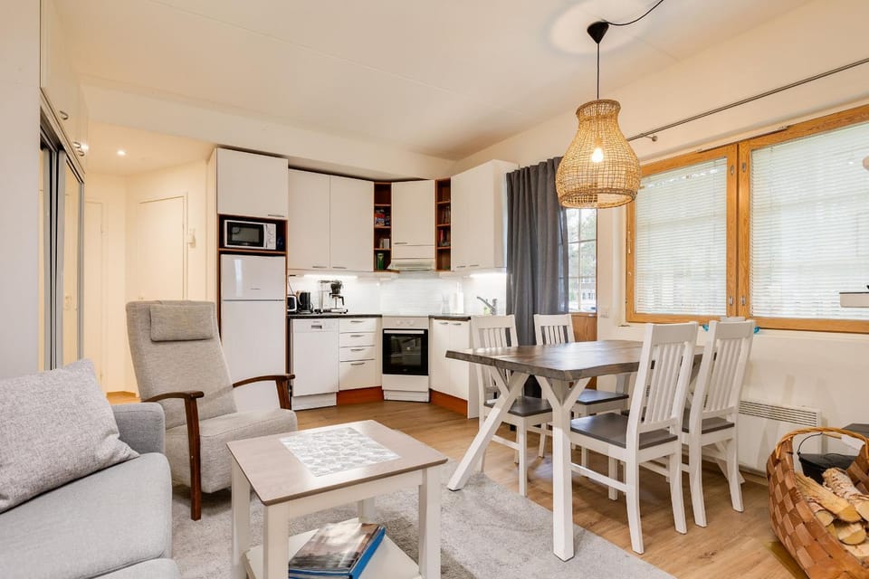 Kitchen or kitchenette, Seating area