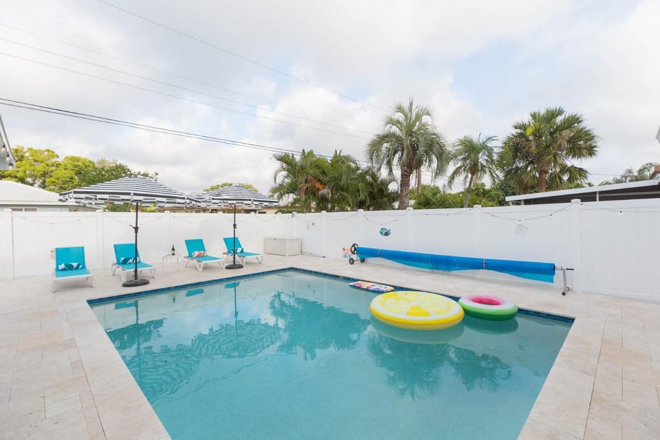 Swimming pool