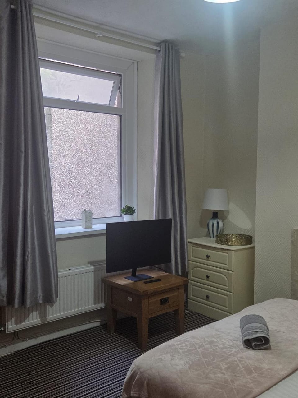52 - room 2 - smart TV Bed and Breakfast in Swansea