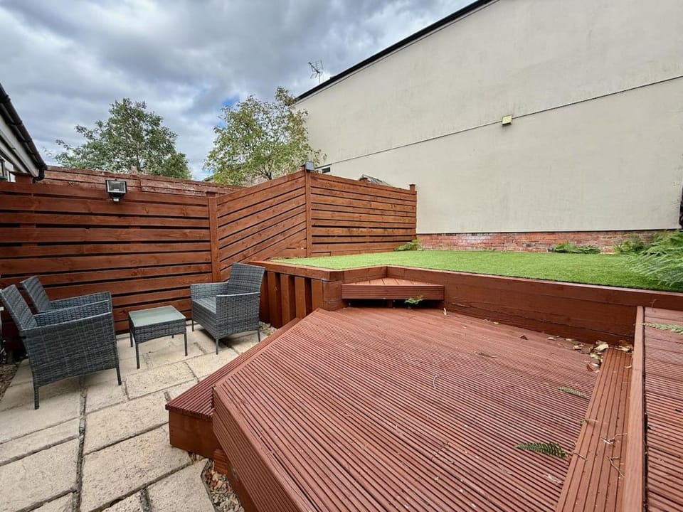 Private 2BR house, Cheltenham Centre & Parking House in Cheltenham