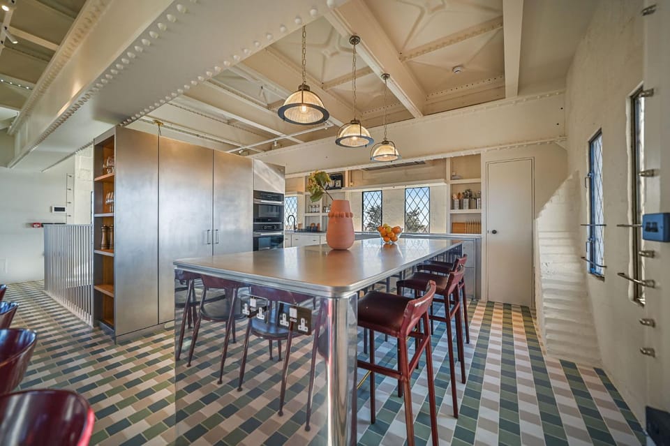 Kitchen or kitchenette, Dining area, dishwasher, oven, pet friendly