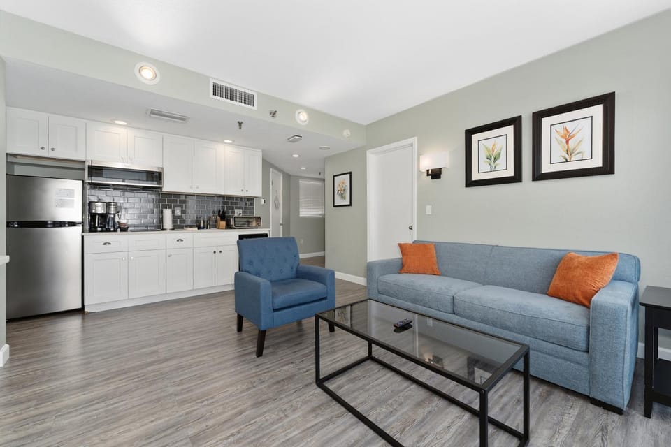Kitchen or kitchenette, Living room, Seating area