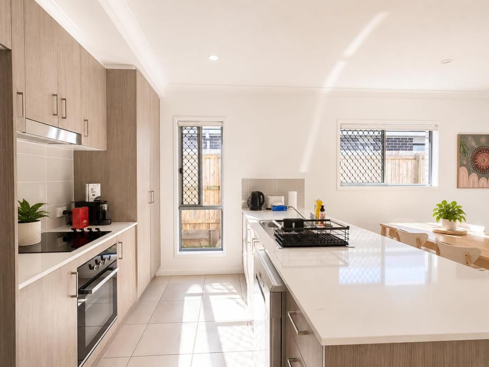 4B Sparkling New Home in Park Ridge near GC House in Brisbane