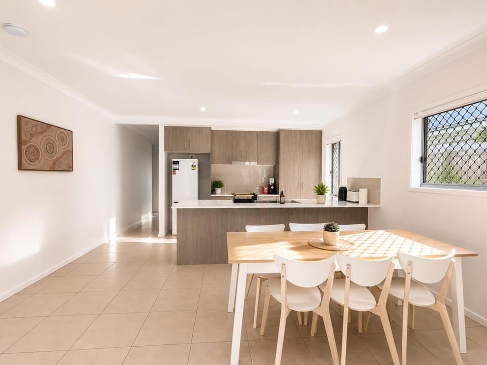 4B Sparkling New Home in Park Ridge near GC House in Brisbane