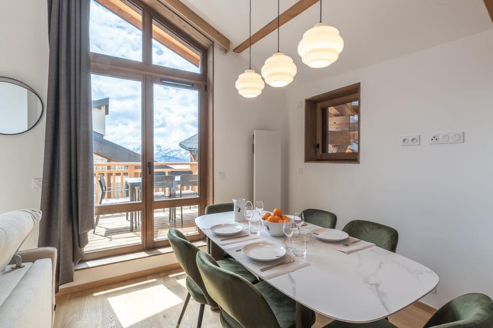 Dining area, Meals