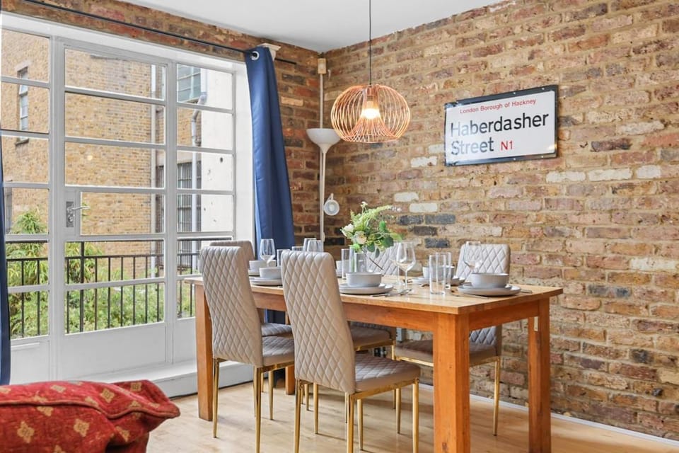 5 Bed 2 Bath Private House with Balcony - London Bed and Breakfast in London Borough of Islington