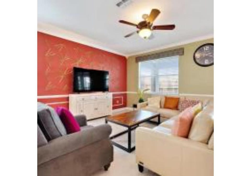 1524 ML - Grand 9BR Home with Game Room and Pool House in Osceola County