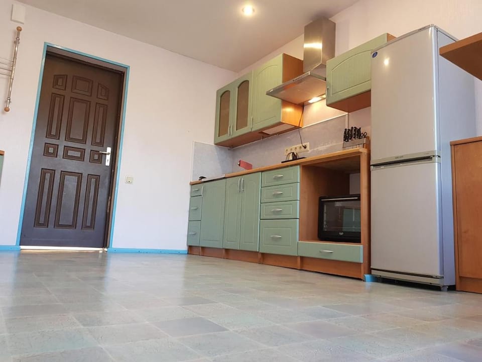 Bed, Dining area, stove, kitchen