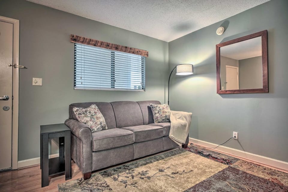 Downtown Artist- One bedroom, one bathroom condo House in Gatlinburg
