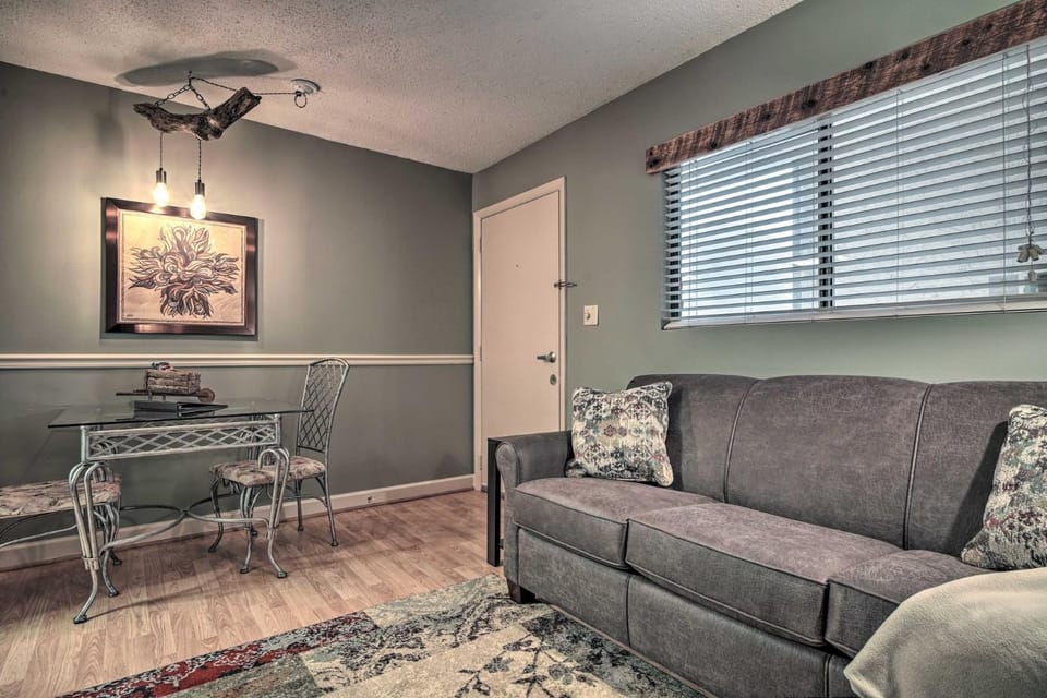 Downtown Artist- One bedroom, one bathroom condo House in Gatlinburg