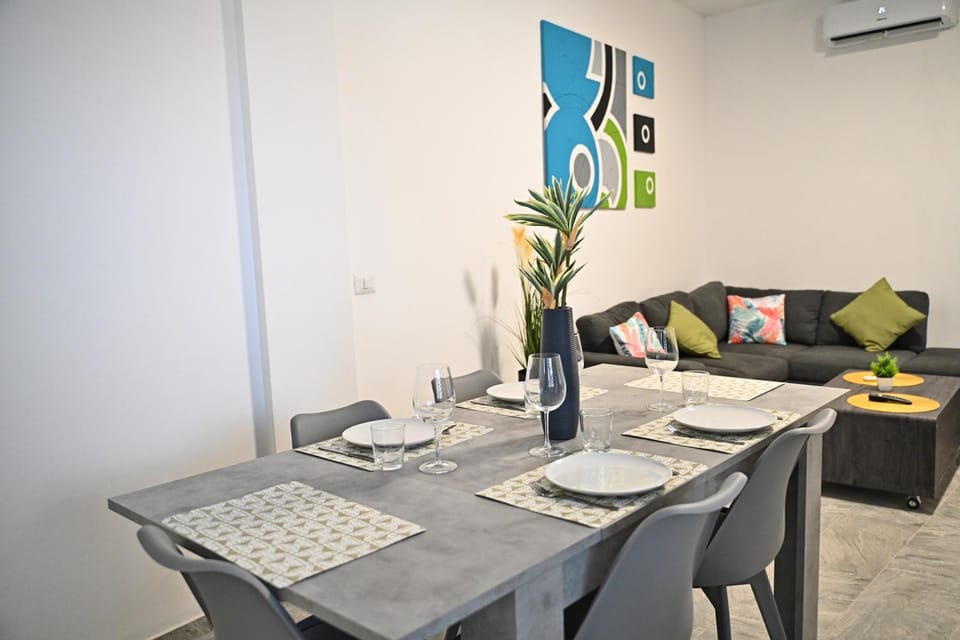 Living room, Seating area, Dining area, air conditioner
