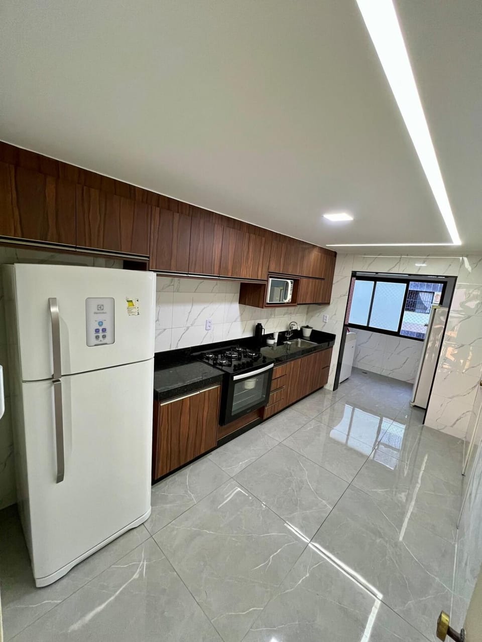Kitchen or kitchenette, minibar, oven, stove