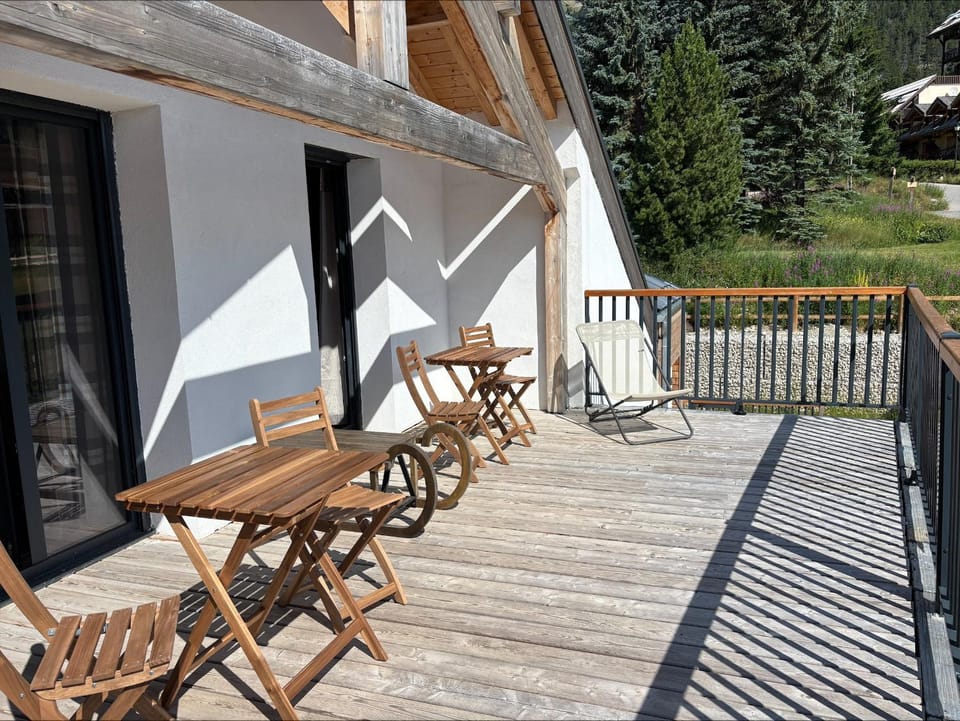 Grand appartement familial avec terrasses à 2 pas de pistes Apartment in Montgenèvre