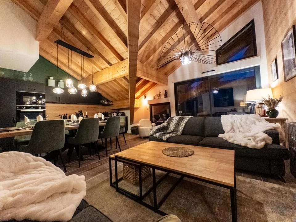 Grand appartement familial avec terrasses à 2 pas de pistes Apartment in Montgenèvre