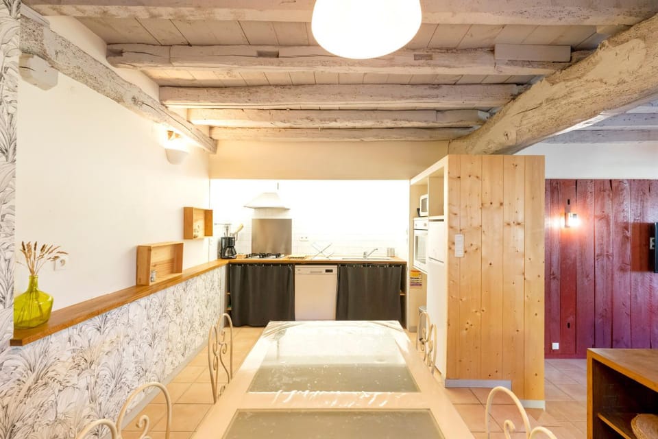 Kitchen or kitchenette, Living room