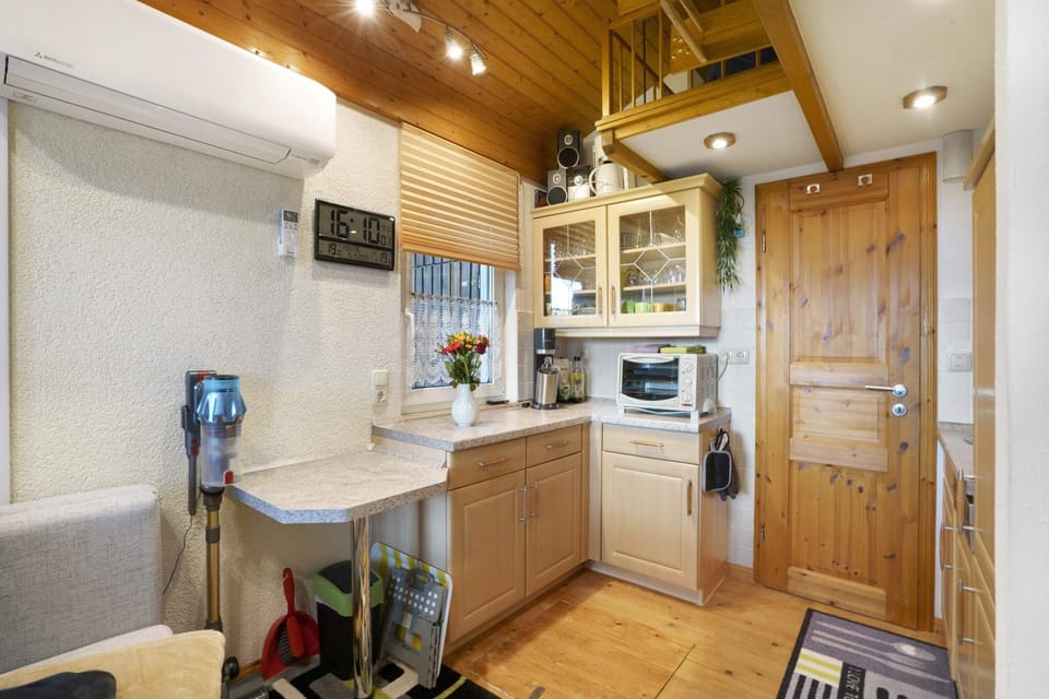 Kitchen or kitchenette, Living room