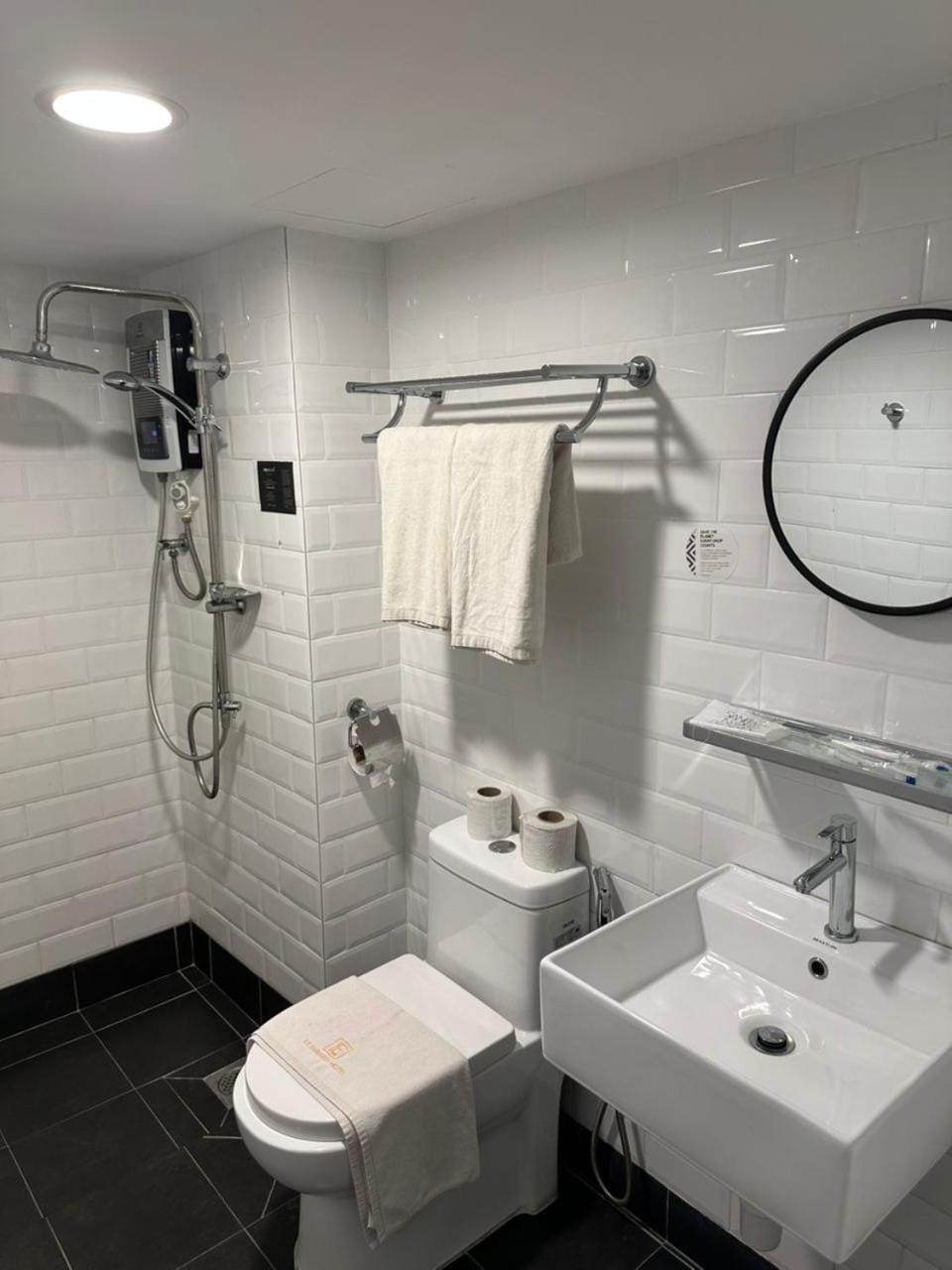 Shower, Toilet, Bathroom, towels